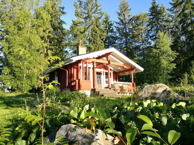 Perinteinen hirsimökki